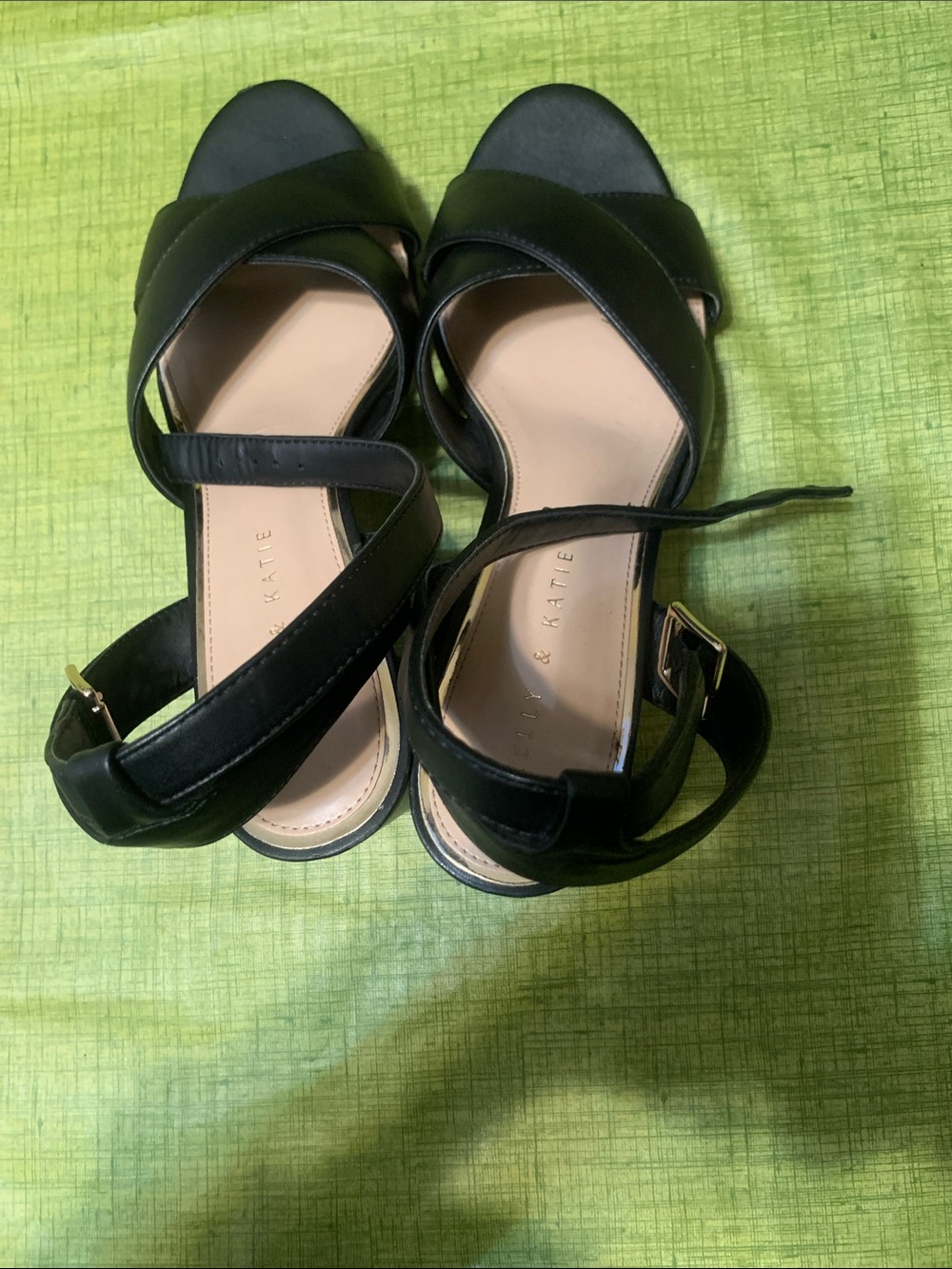 Kelly & Katie Black Crossover Strap Sandals